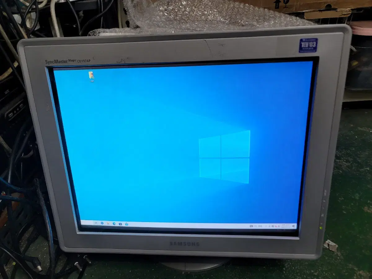 crt 삼성 19인치 모니터 팔아요